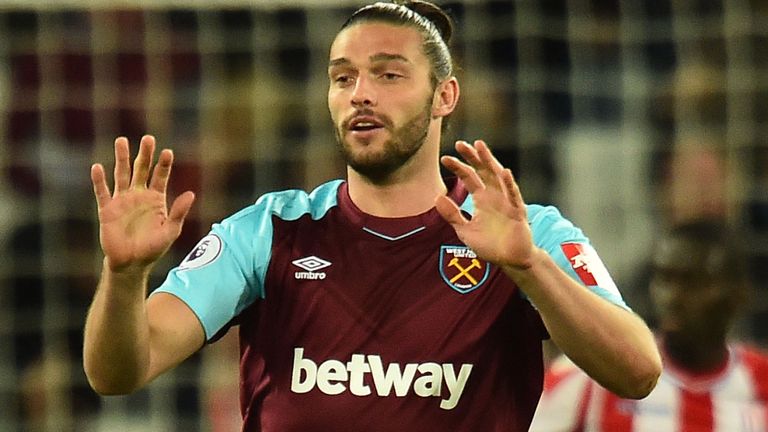 天空体育：卡罗尔向莫耶斯道歉，如今已经回归训练