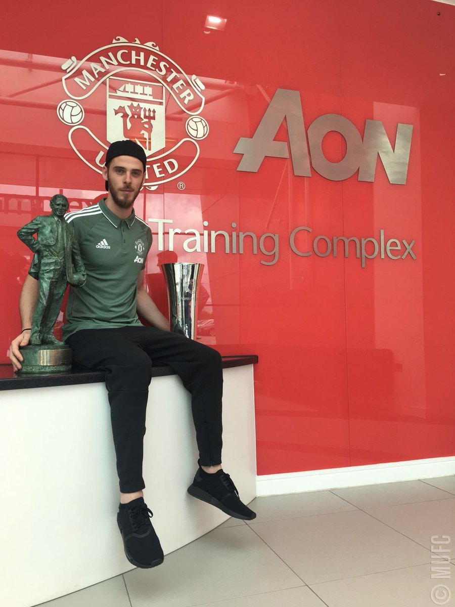 德赫亚获队内双料最佳，<a href=https://www.310bf.com/tags-%E6%9B%BC%E8%81%94-0.html target=_blank class=infotextkey>曼联</a>官推：这两座奖杯从未如此稳过