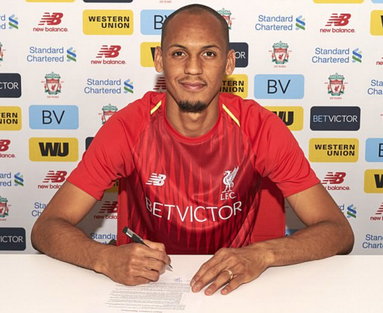 做做样子？法比尼奥签的竟是假合同