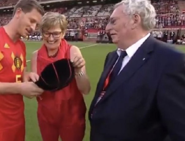 历史第一人！维尔通亨为比利时出战达百场，获赠真·帽子