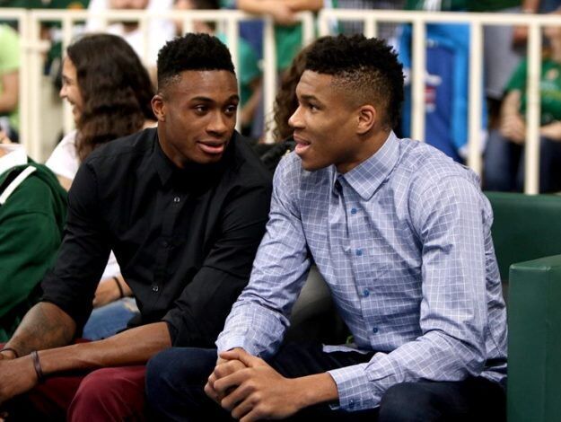 阿德托昆博现场观战希腊联赛总决赛,为哥哥助