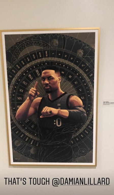 麦科勒姆晒出利拉德经典动作海报:这是利拉德时刻