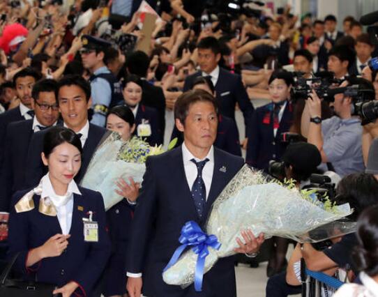 多图流 日本队返回东京 成田机场已成人山人海 虎扑中国足球新闻