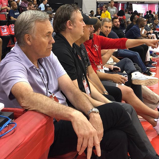 德安东尼和莫雷今天现场观看火箭对阵篮网的比