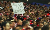 亮了！克罗地亚球迷标语：冷静，足球还没回家