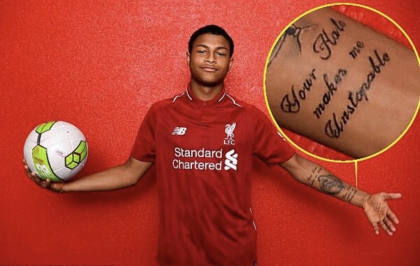 美中不足！利物浦小将布鲁斯特的霸气纹身被发现拼写错误