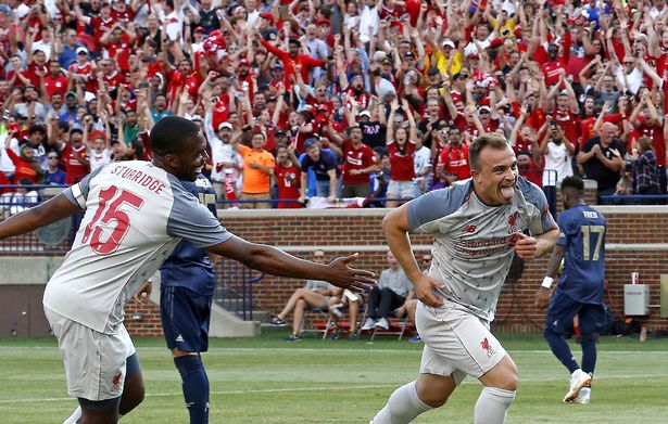 内维尔回击球迷：每次看到沙奇里不回防都要给我发消息哦