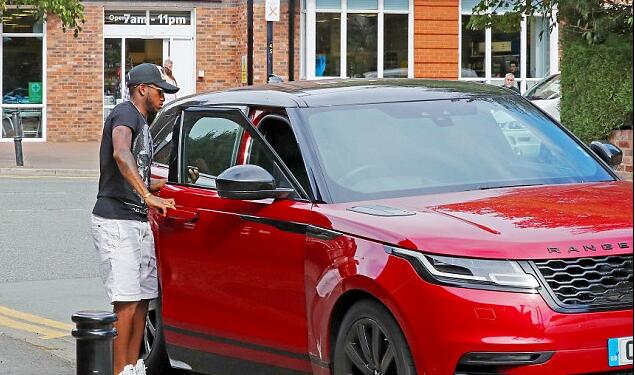 弗雷德开路虎兜风，随后和A-佩雷拉共进午餐