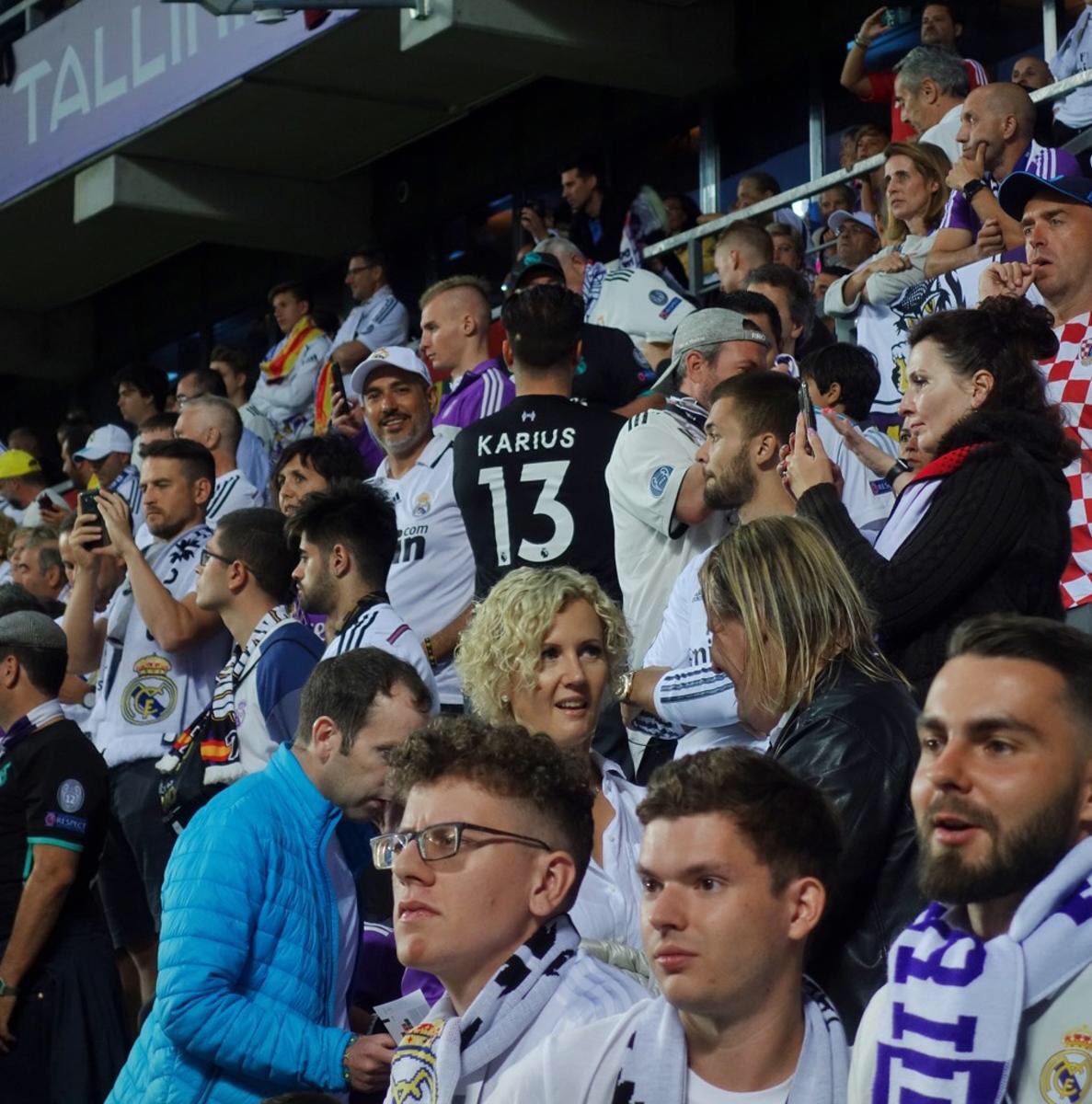 一图流：还不放过？欧超杯看台上有球迷身穿卡里乌斯球衣