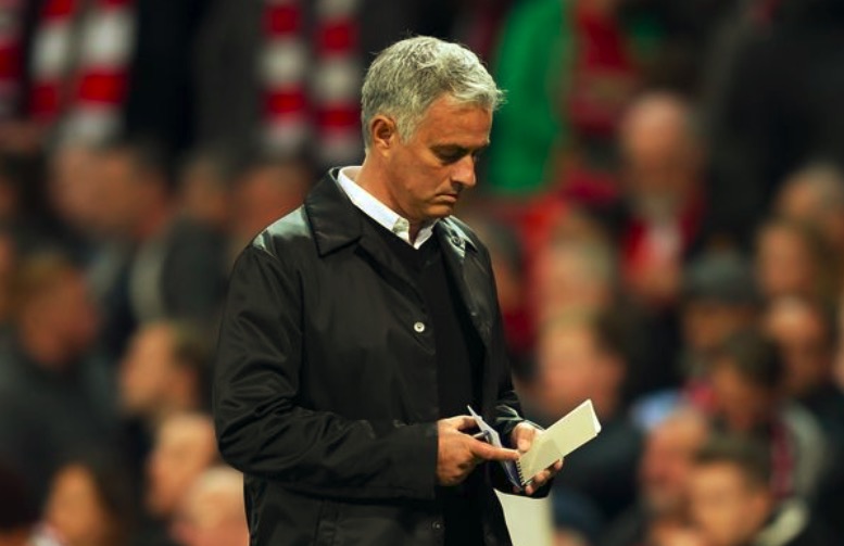 曼晚评论：<a href=https://www.310bf.com/tags-%E6%9B%BC%E8%81%94-0.html target=_blank class=infotextkey>曼联</a>防线只是权宜之计，高层自食其果