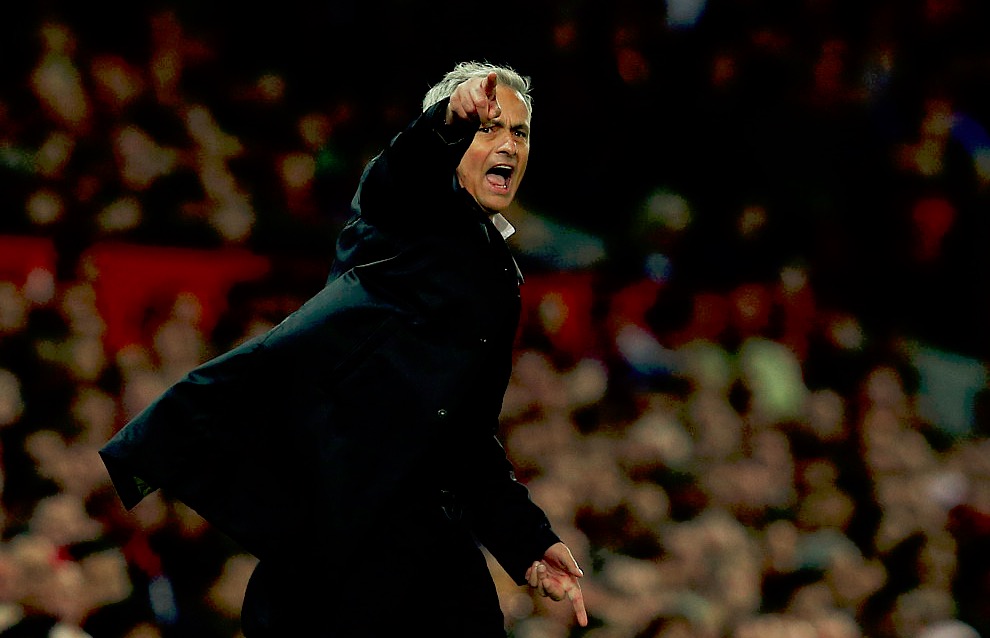 GIF：林德洛夫连续失误，阿里凯恩险些破门