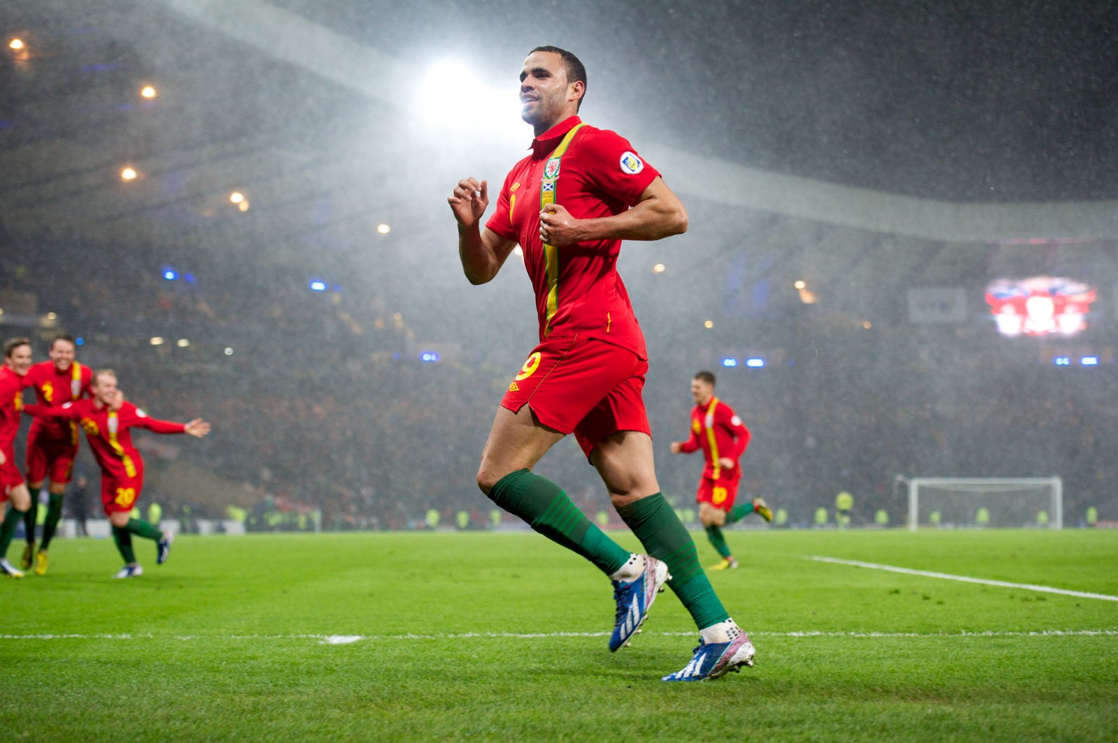 官方：威尔士前锋罗布森-卡努从国家队退役