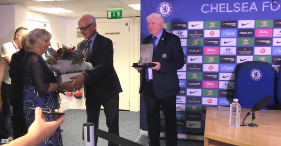 谢谢你！<a href=https://www.310bf.com/tags-%E5%88%87%E5%B0%94%E8%A5%BF-0.html target=_blank class=infotextkey>切尔西</a>送礼致敬俱乐部50年老员工