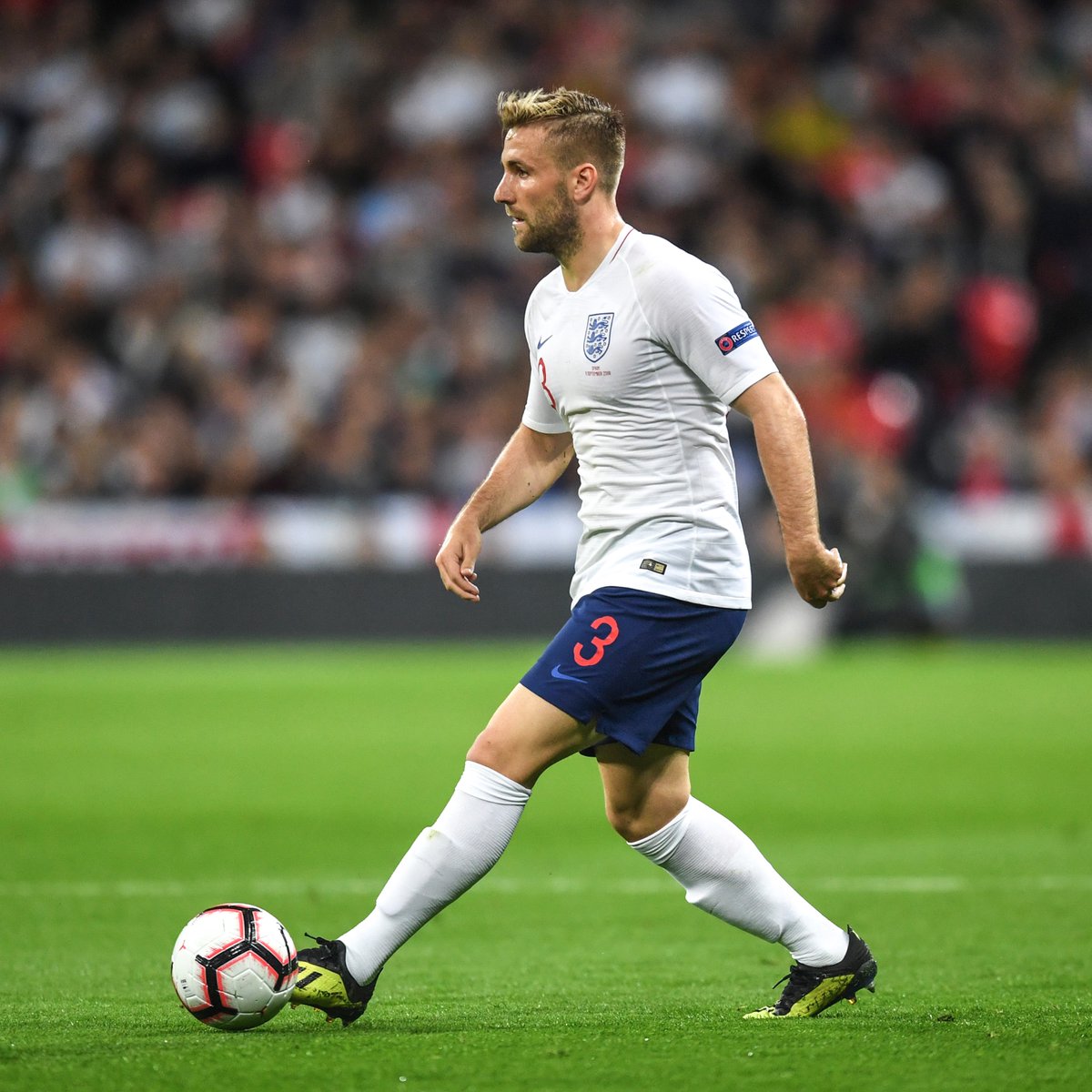 卢克-肖：感谢大家的爱和支持，我没事，很快就会回归