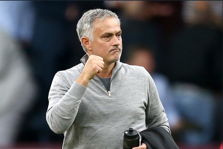 穆里尼奥与卡兰卡观看英格兰大战西班牙，见证弟子进球