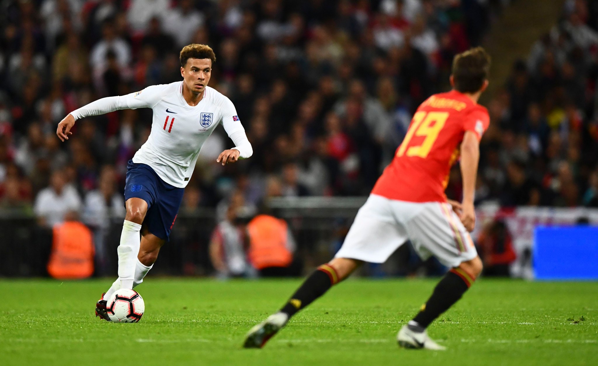 官方：阿里因肌肉拉伤退出英格兰国家队