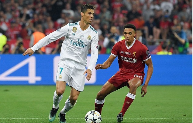 阿诺德：拉莫斯依然是当今世界最佳中后卫