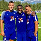 重回切尔西训练基地，特里与埃辛一同训练