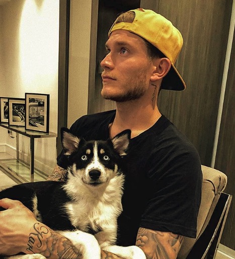 卡里乌斯夏休期间发度假视频，“高调”行为引利物浦队友不满