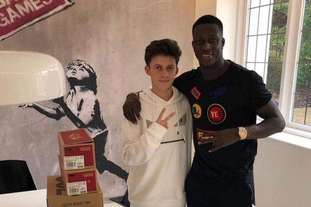 《堡垒之夜》情缘！博格巴、厄齐尔衣服竟来自17岁游戏玩伴