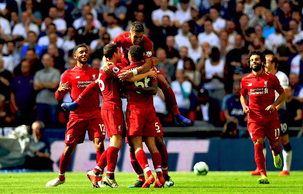 GIF：沃尔姆被堵在门前，扑救不远致维纳尔杜姆破门