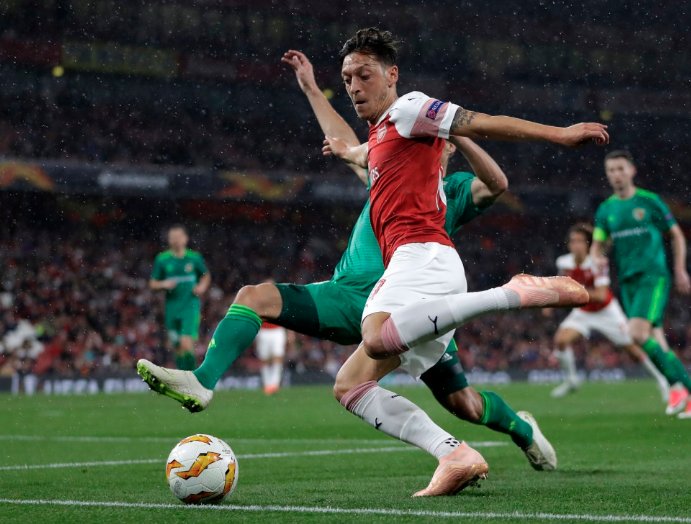 GIF：厄齐尔推射空门得手，<a href=https://www.310bf.com/tags-%E9%98%BF%E6%A3%AE%E7%BA%B3-0.html target=_blank class=infotextkey>阿森纳</a>锁定胜局