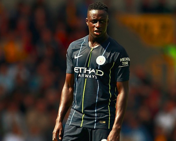 门迪涉嫌4起驾驶违章，被禁驾一年