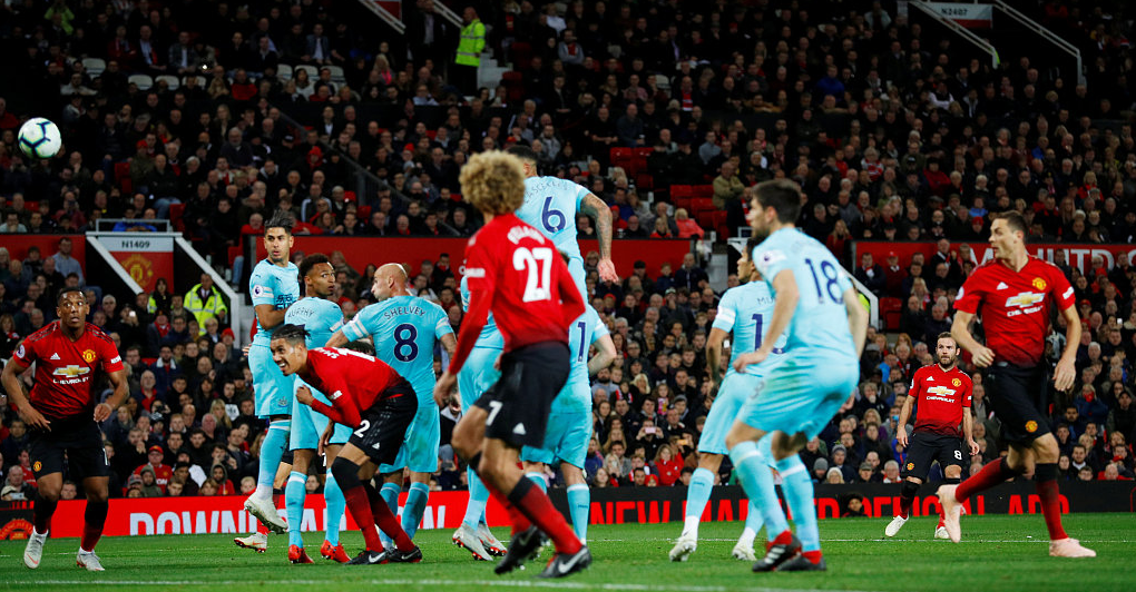 GIF：仍有悬念，马塔任意球扳回一城