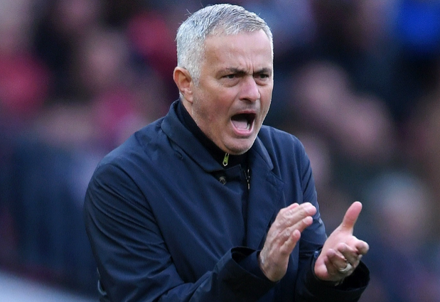 红魔窘境怪谁？名宿：高层犯错在前，签下防守型的穆帅