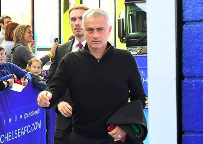 内维尔：穆帅在<a href=https://www.310bf.com/tags-%E6%9B%BC%E8%81%94-0.html target=_blank class=infotextkey>曼联</a>已18个月不摆大巴，甚至还有点鲁莽