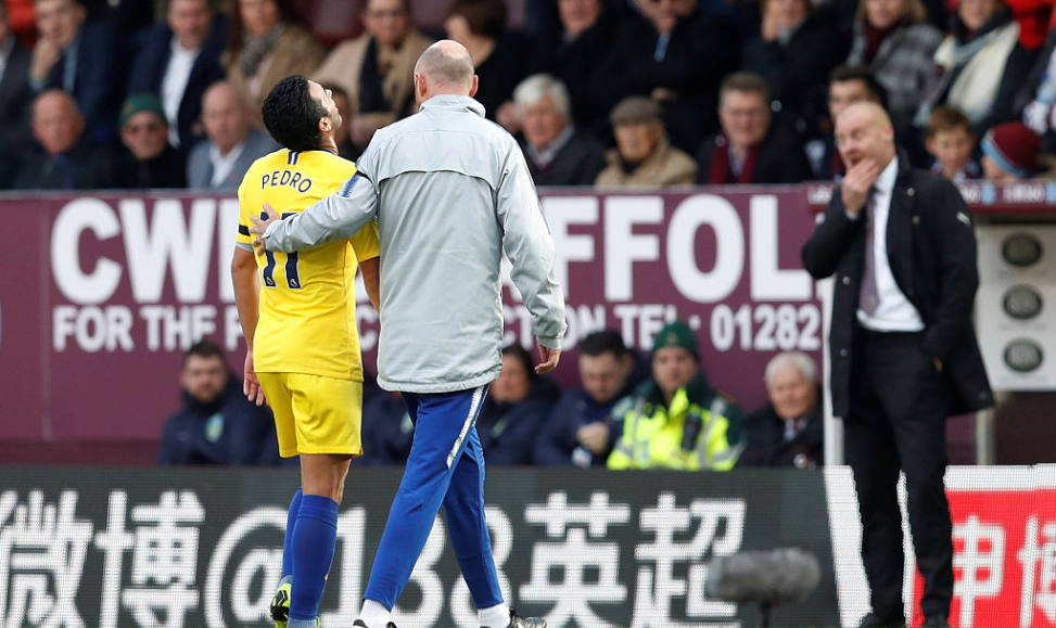 GIF：佩德罗因伤被换下场，奇克替补上阵