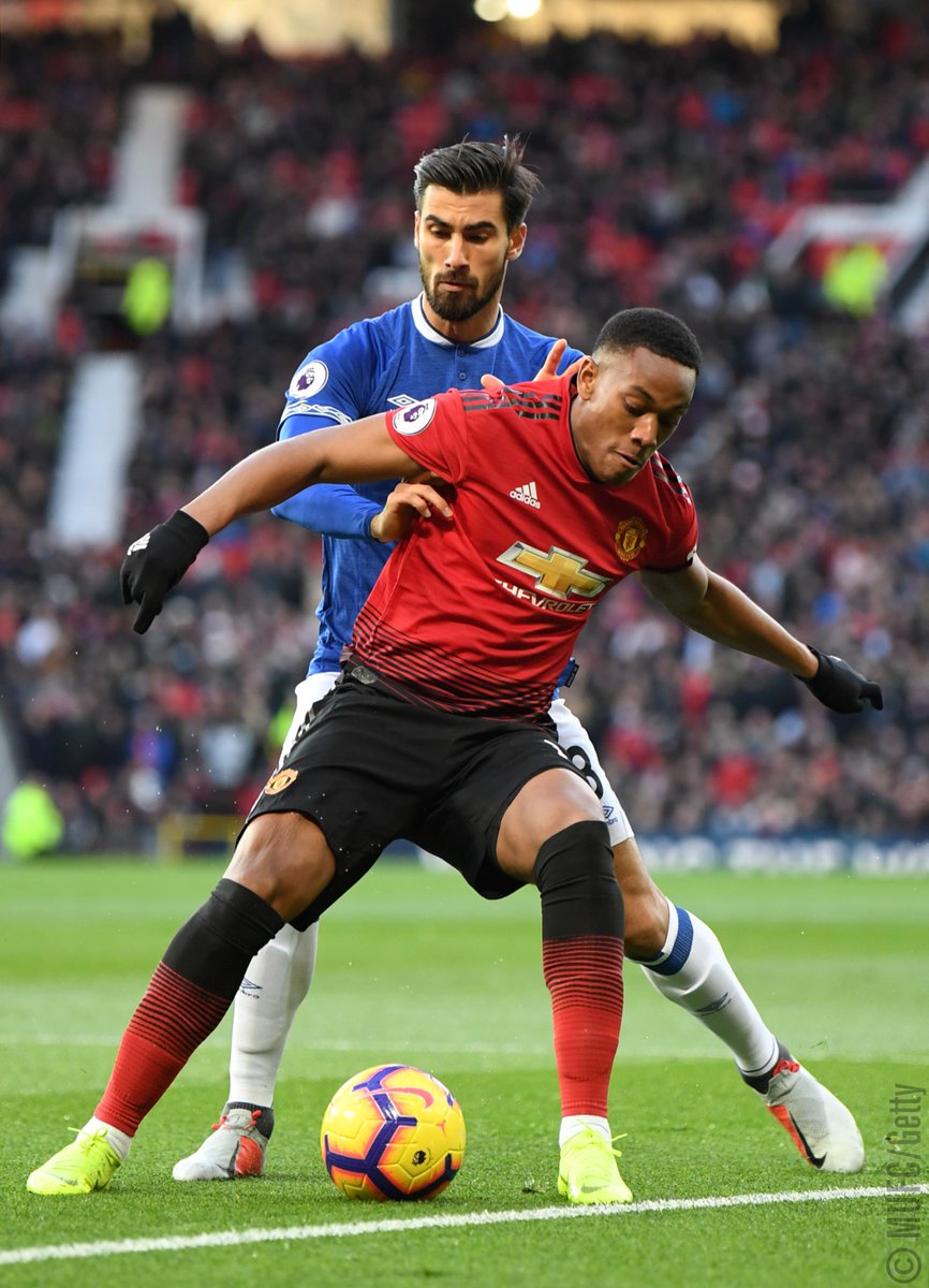 GIF：马夏尔单刀不进，埃弗顿逃过一劫