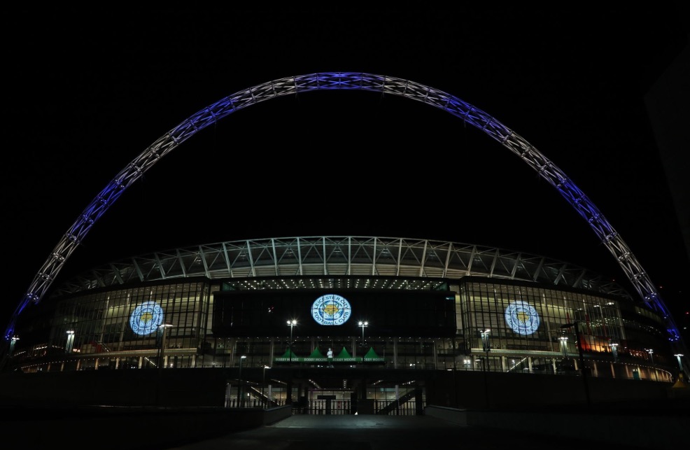 为你祈福，温布利球场为莱斯特城亮灯