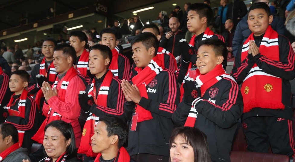 远方来客，泰国小球员受邀来老特拉福德看球