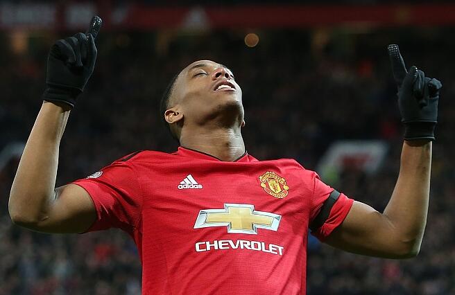 马夏尔博格巴破门西于尔兹松点射难救主，曼联2-1埃弗顿