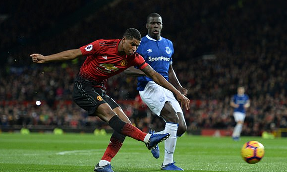 拉什福德迎来21岁生日，奖励要糖果的孩子每人二十磅