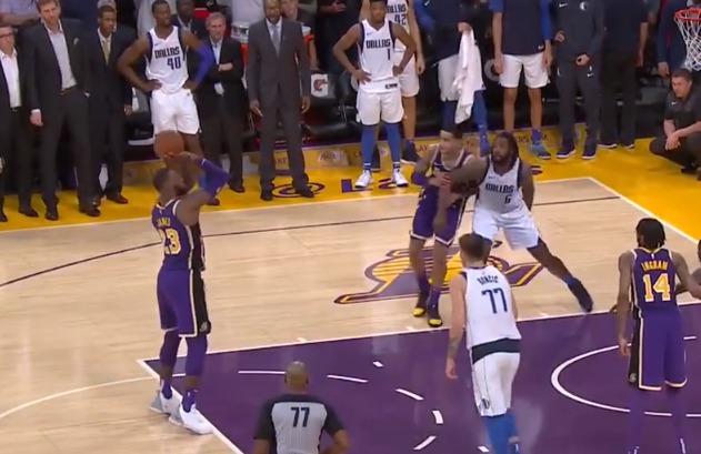 [视频]东契奇突破投篮扳平比分,詹姆斯两罚一中