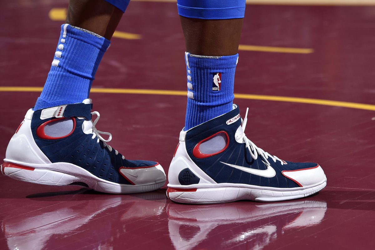 今日上脚球鞋一览:施罗德脚踏Nike 2K4亮相