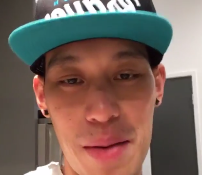 欢乐一家!林书豪秀父亲着装,展示母亲整理的冰箱