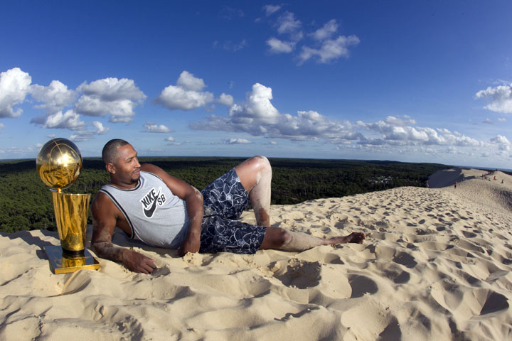 迪奥呼吁保护环境:别乱丢垃圾,只留下你的脚印