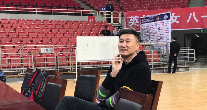 广东八一上演WCBA榜首大战,杜锋现身现场观战