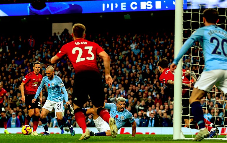 名宿暗示斯莫林应被罚下：进球后阿圭罗找裁判抗议