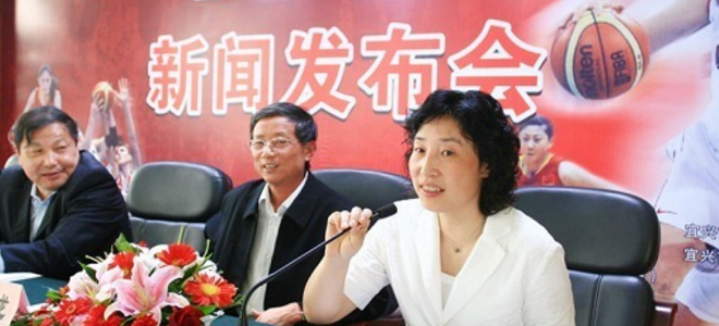 王桂芝因个人原因离任，卞兰恩师熊艳继任新疆女篮主帅