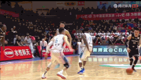 杨鸣鼻梁严重挫伤，将接受进一步的详细检查