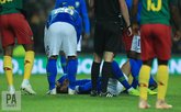 受伤了，内马尔在对喀麦隆的友谊赛中8分钟被换下