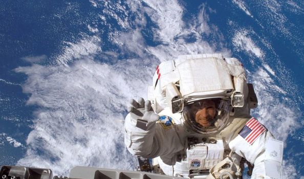 红魔邀请太空人给小球员讲课，他曾带<a href=https://www.310bf.com/tags-%E6%9B%BC%E8%81%94-0.html target=_blank class=infotextkey>曼联</a>旗上太空