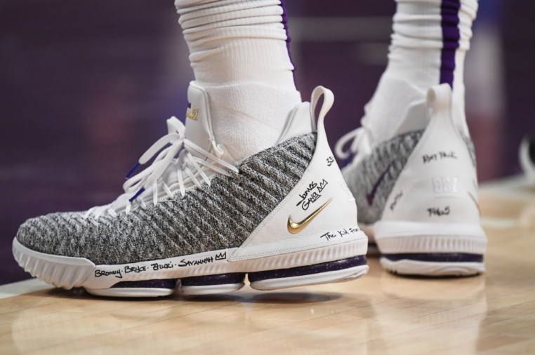 今日常规赛上脚球鞋一览：詹姆斯上脚LeBron 16