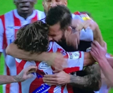 苏牙style？德比郡一球员比赛中啃咬乔-阿伦