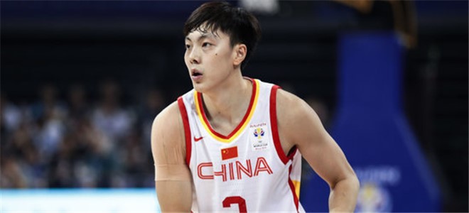 胡明轩感恩国家队之旅，高诗岩与其互动