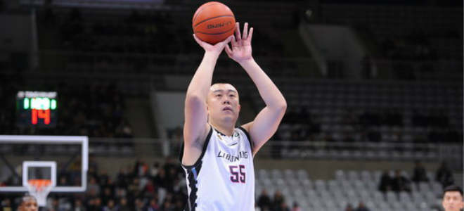 是个狠人！韩德君14分钟砍下20分6篮板